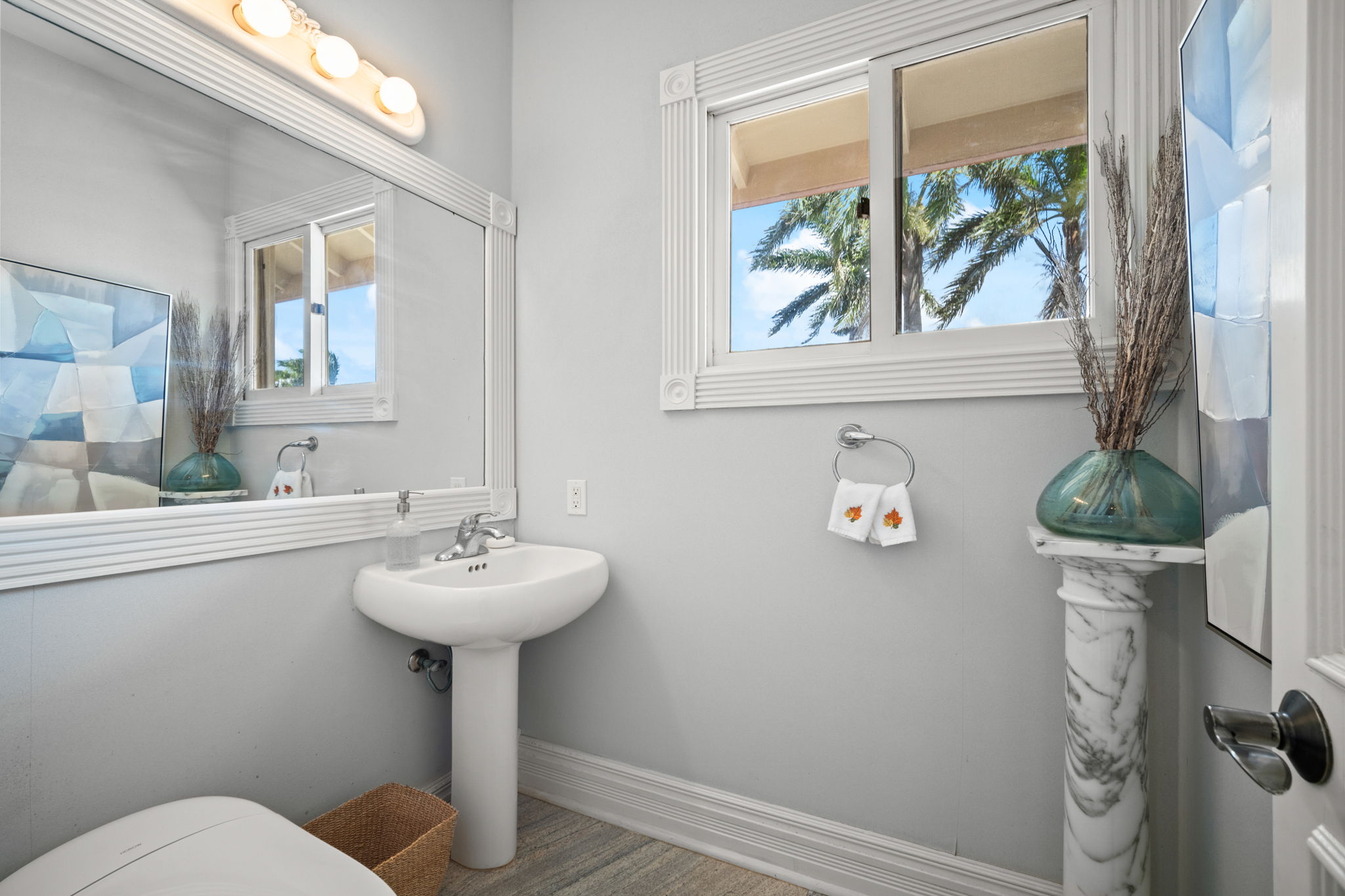 Powder bath with pedestal sink and garden window